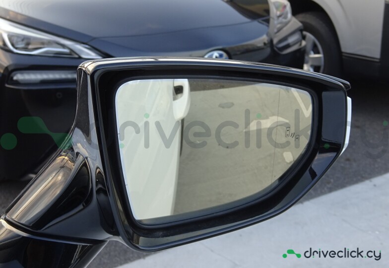 Lexus UX White