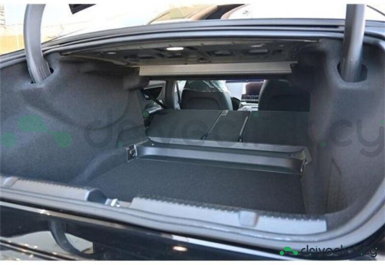 Mercedes EQE Black