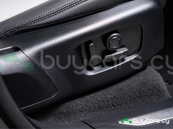 Land Rover Range Rover Velar Blue