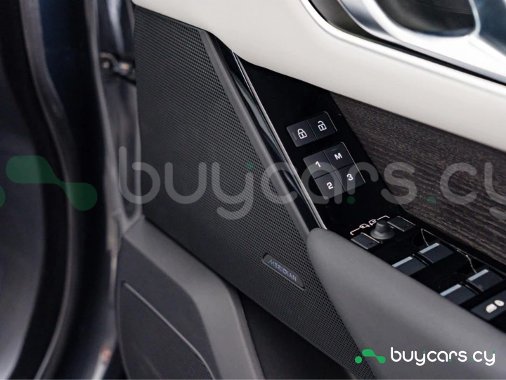 Land Rover Range Rover Velar Blue