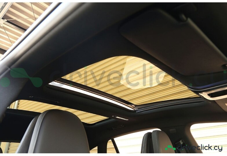 Mercedes EQS Red