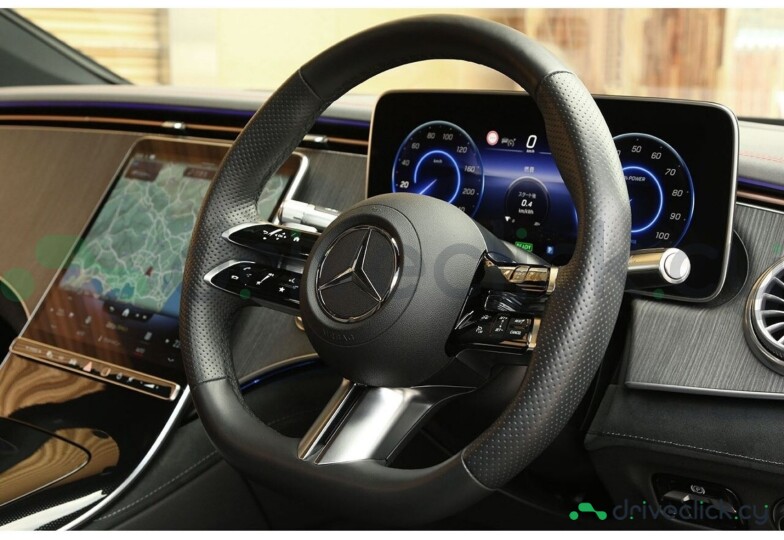 Mercedes EQS Red