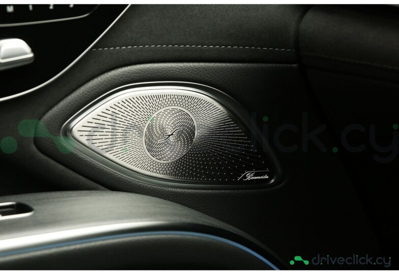 Mercedes EQS Red