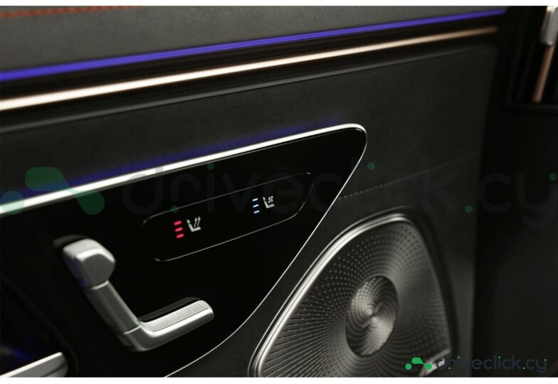 Mercedes EQS Red