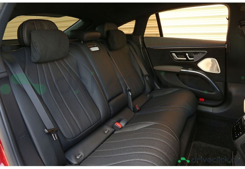 Mercedes EQS Red