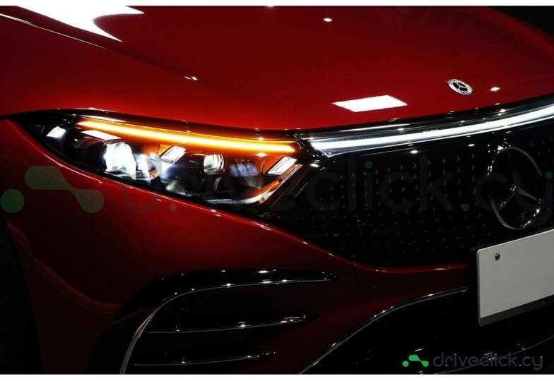 Mercedes EQS Red