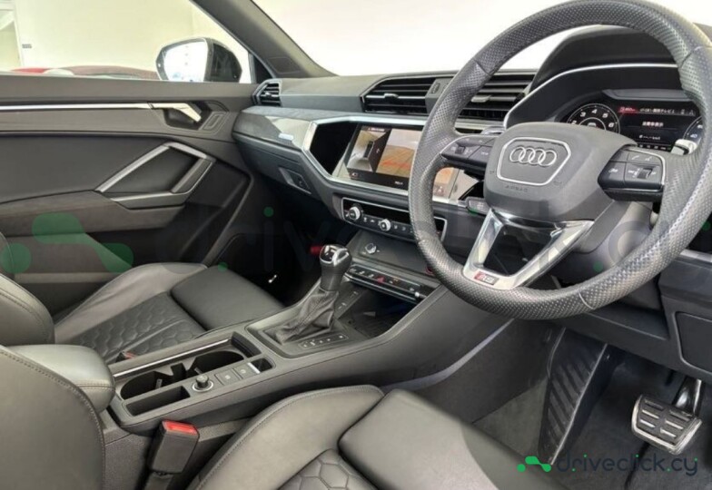 Audi RS Q3 Black