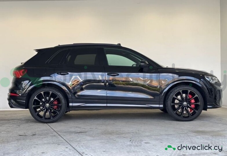 Audi RS Q3 Black