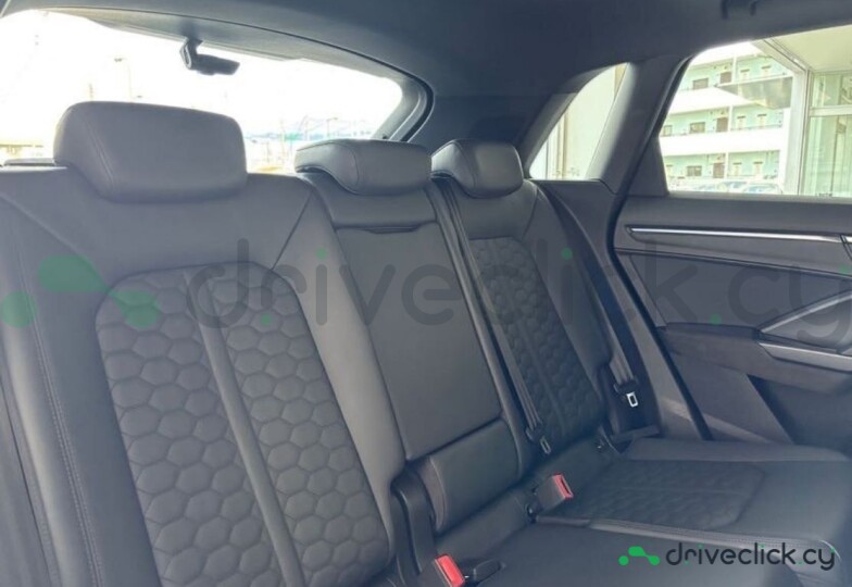 Audi RS Q3 Black