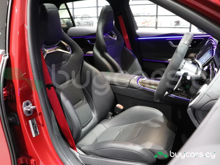 Mercedes E-class Red