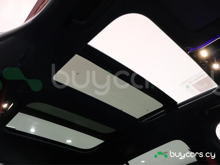 Mercedes E-class Red