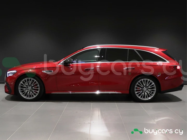 Mercedes E-class Red