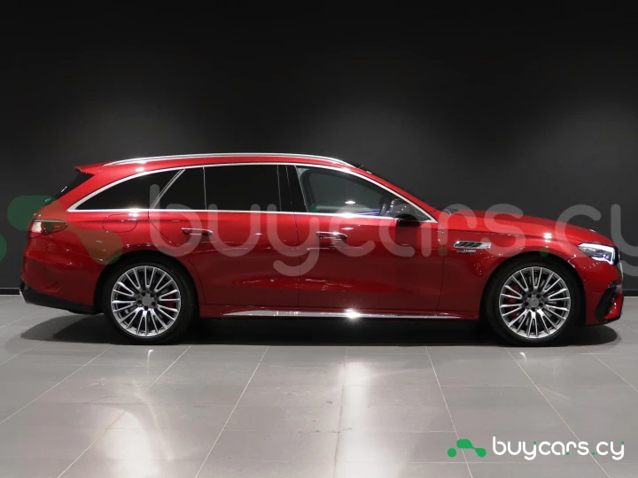 Mercedes E-class Red