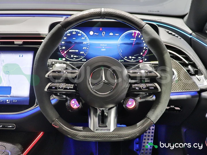 Mercedes E-class Red