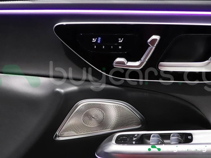 Mercedes E-class Red