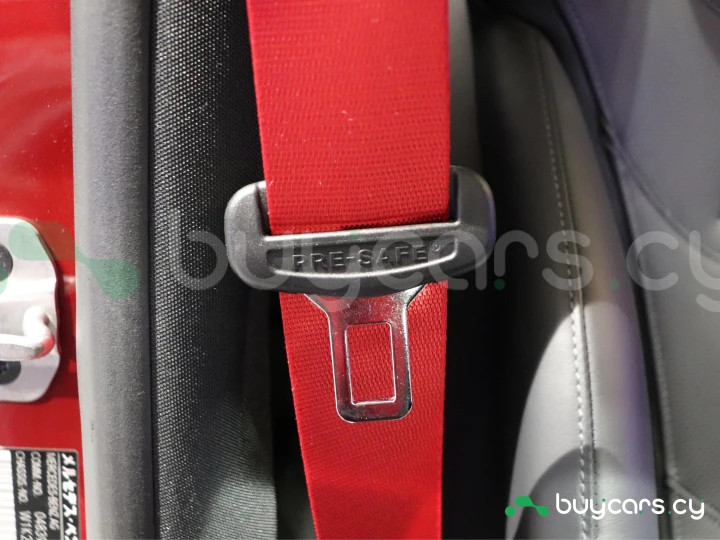 Mercedes E-class Red