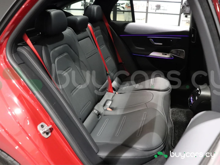 Mercedes E-class Red