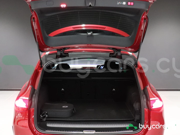 Mercedes E-class Red