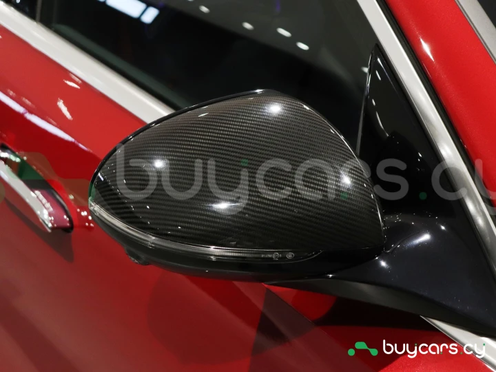 Mercedes E-class Red