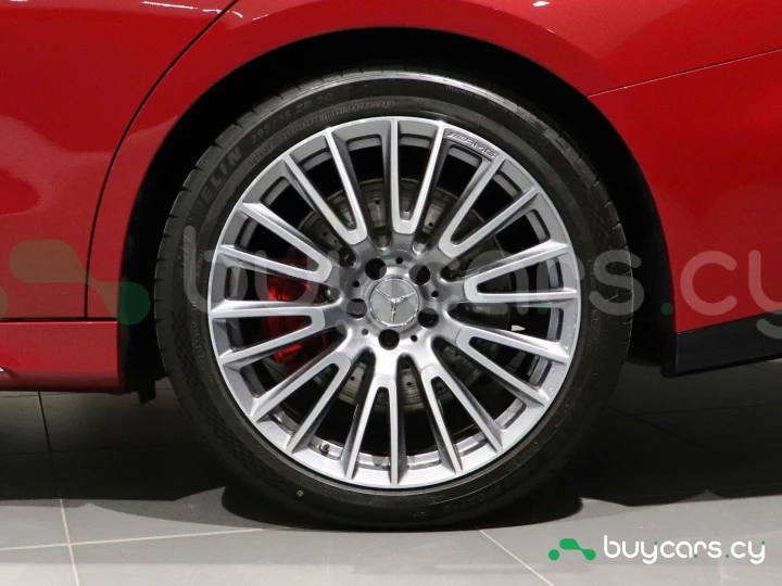 Mercedes E-class Red