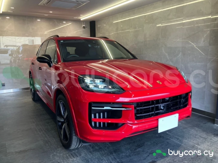 Porsche Cayenne Красный