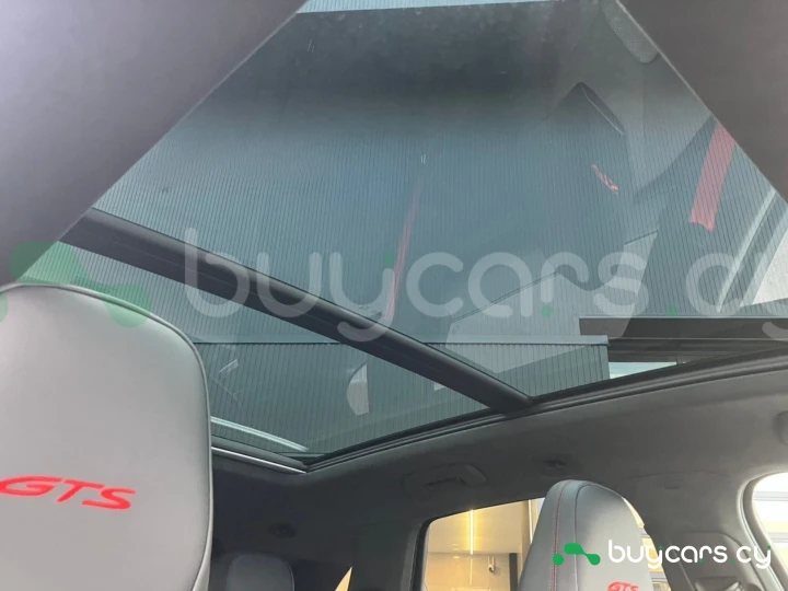 Porsche Cayenne Красный