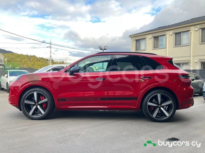 Porsche Cayenne Красный