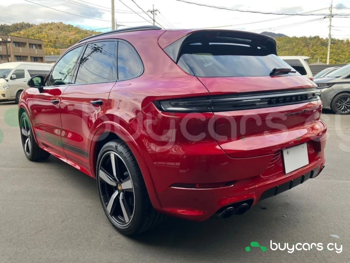 Porsche Cayenne Красный