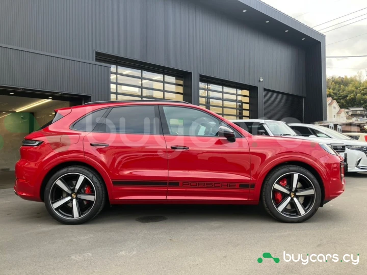 Porsche Cayenne Красный