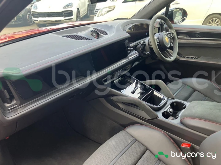 Porsche Cayenne Красный