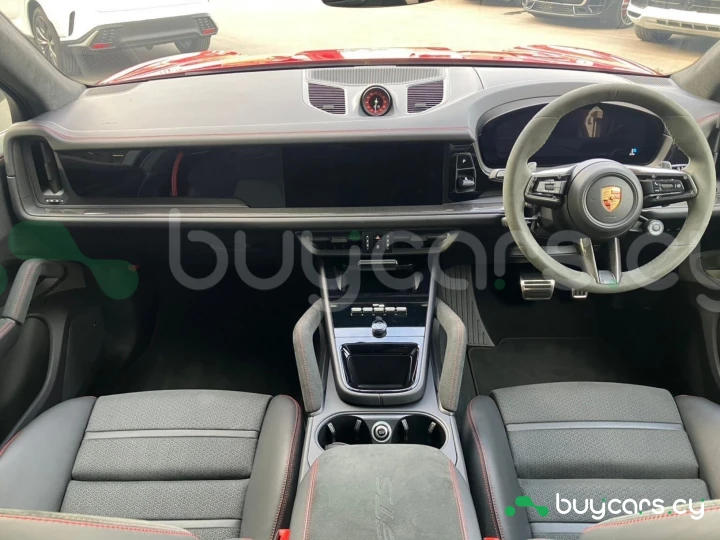 Porsche Cayenne Красный