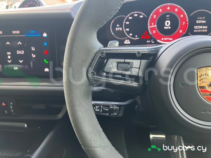 Porsche Cayenne Красный