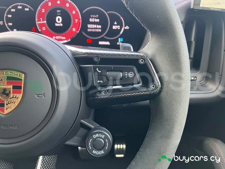 Porsche Cayenne Красный