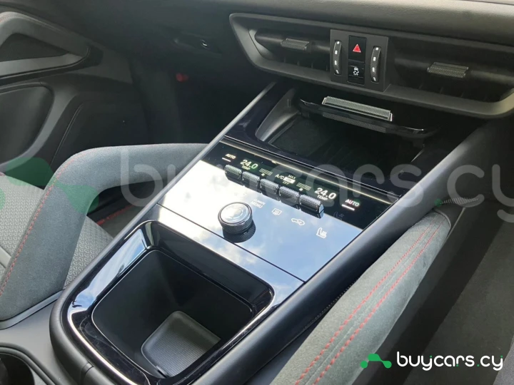 Porsche Cayenne Красный