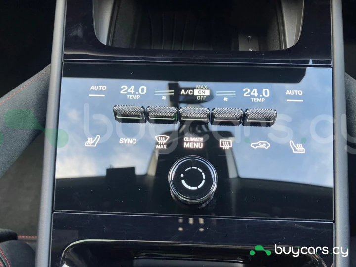 Porsche Cayenne Красный