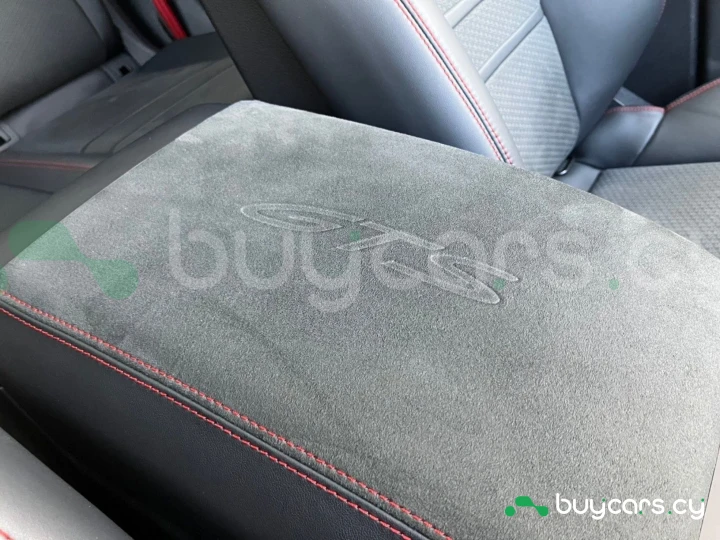 Porsche Cayenne Красный