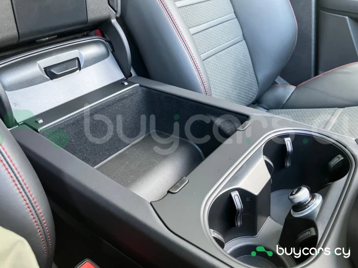 Porsche Cayenne Красный