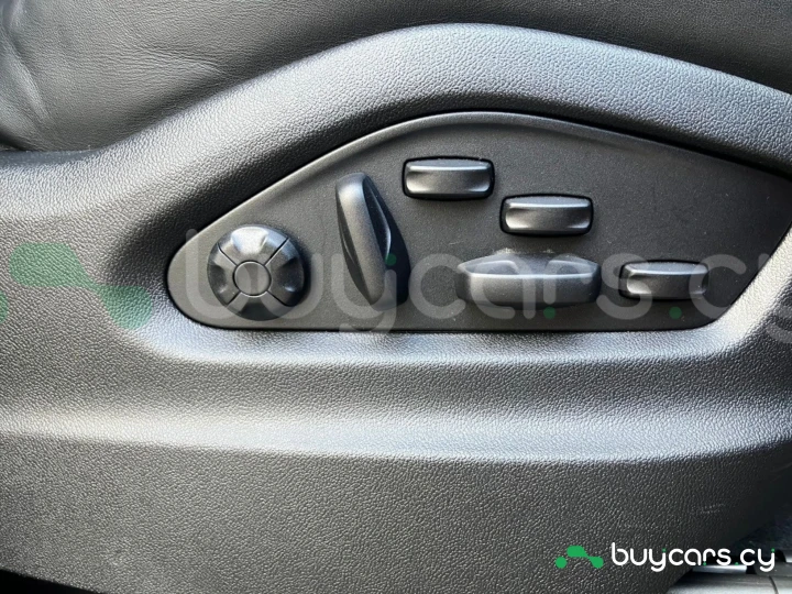 Porsche Cayenne Красный