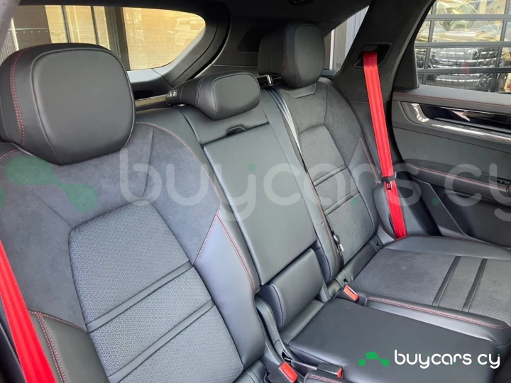 Porsche Cayenne Красный