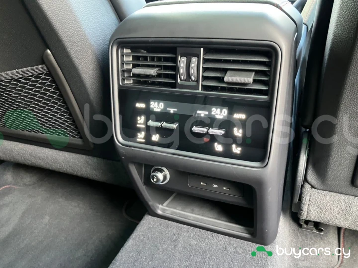 Porsche Cayenne Красный