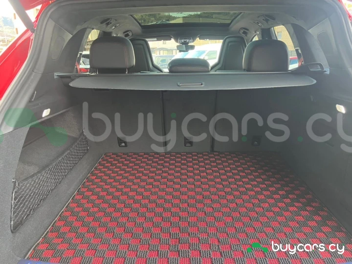 Porsche Cayenne Красный