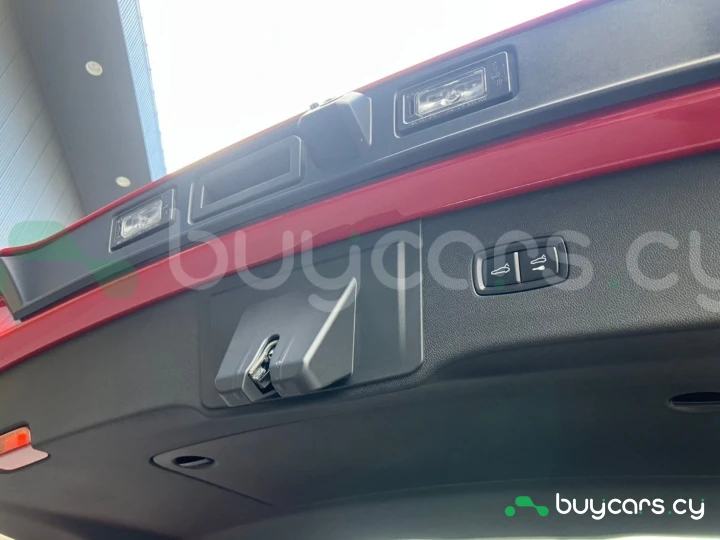 Porsche Cayenne Красный