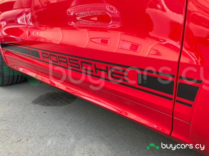 Porsche Cayenne Красный