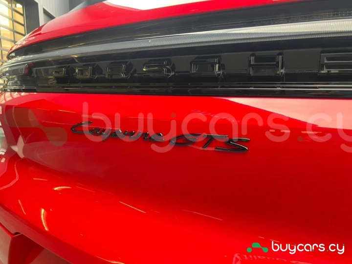 Porsche Cayenne Красный