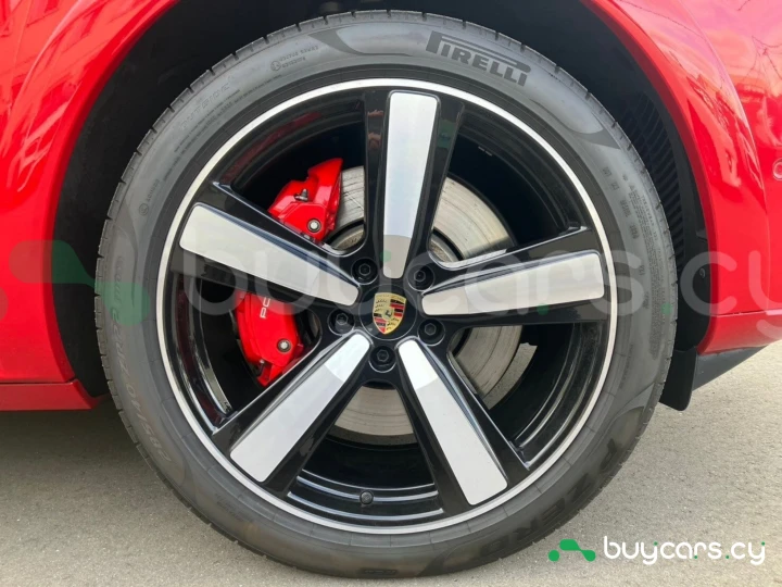 Porsche Cayenne Красный