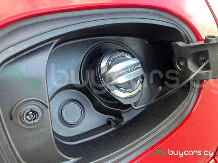 Porsche Cayenne Красный