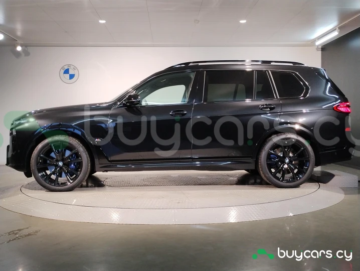 BMW X7 Черный