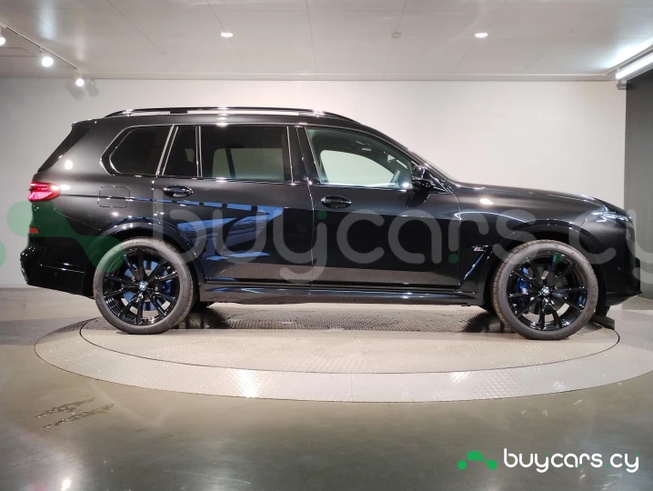 BMW X7 Черный