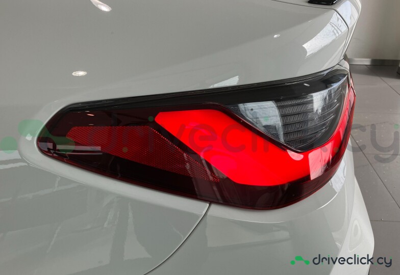 BMW M4 White