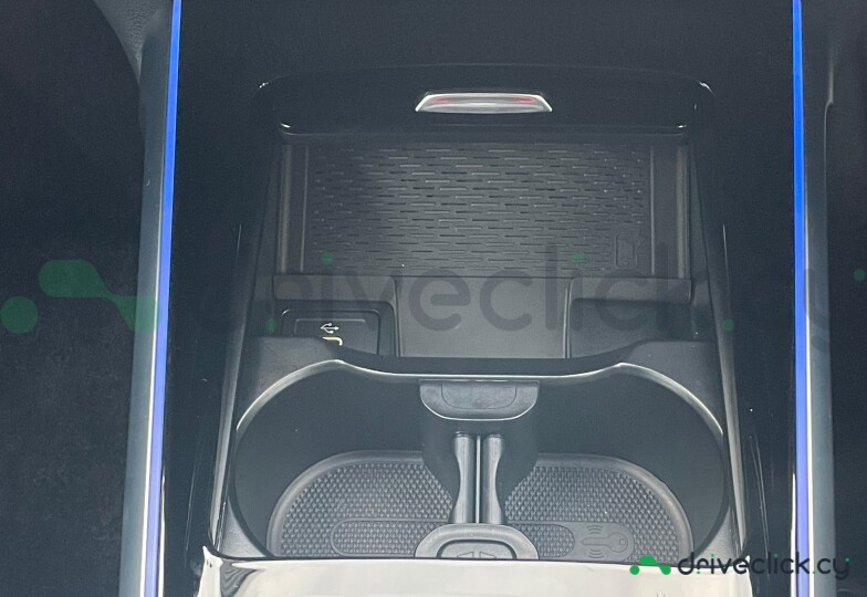 Mercedes EQB Белый